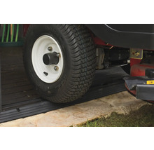 Närbild av ett åkgräsklippardäck på en tröskelprofil