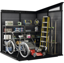 Trädgårdsskjul med hyllor, trädgårdsredskap, stege, gräsklippare och cykel