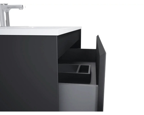 Detaljvy av ett tvättställsskåp med öppen låda och vattenlås