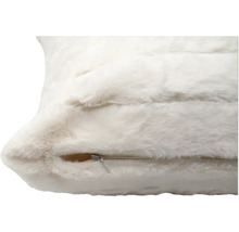 Kudde med pälsliknande struktur och dragkedja