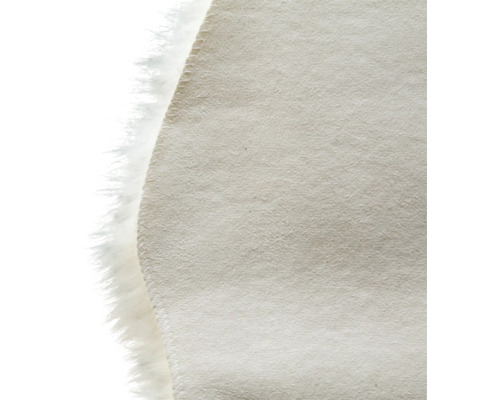 Detalj av en rund matta med pälskant