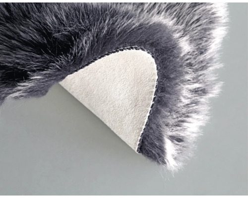 Grå fuskfäll med baksida.