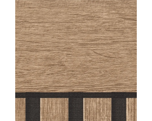 Dekorativ golvplatta med träutseende och mörka accenter