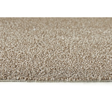 Närbild av en beige matta med kort lugg