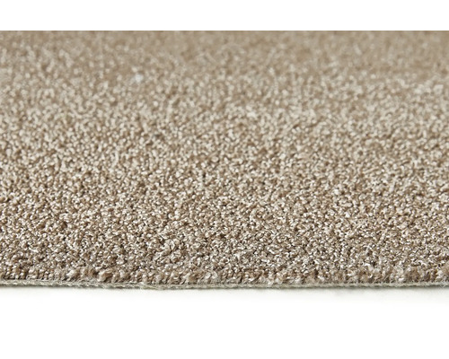 Närbild av en beige matta med kort lugg