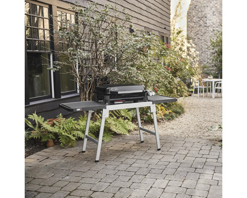 Weber elgrill med stativ utomhus