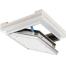 Öppen vindstrappa med vitt lock