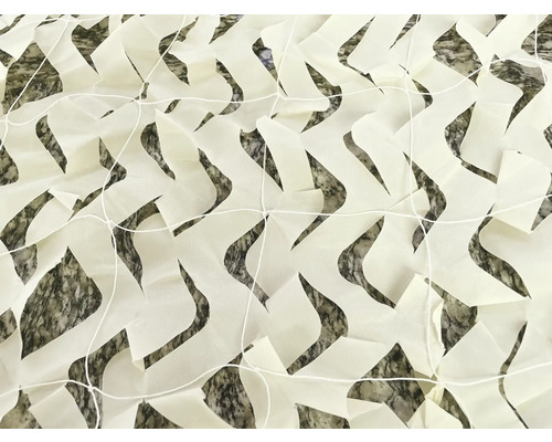 Kamouflagenät med utskärningar på ett nät