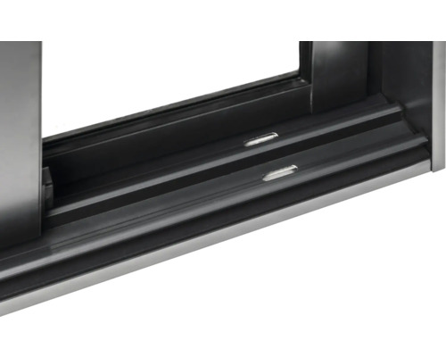 Detaljvy av en skjutdörrsguide i metall