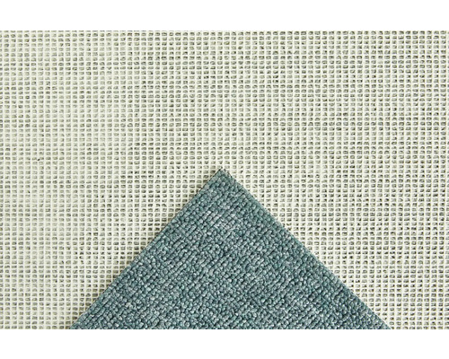 Detaljvy av en matta med textil ovansida och halkfri undersida.