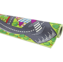 Lekmatta med stadsmotiv upprullad