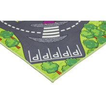 Lekmatta med gatumönster, parkeringsplatser och träd.