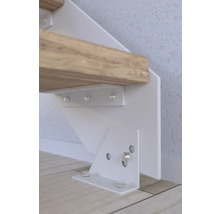 Detaljvy av en trappfästanordning med trappsteg och fäste