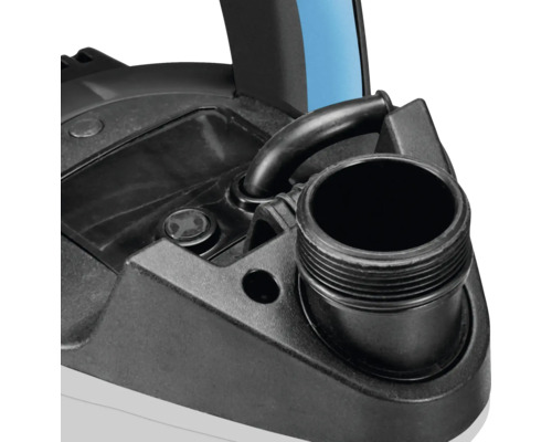 Detaljvy av en vattenpump med slanganslutning