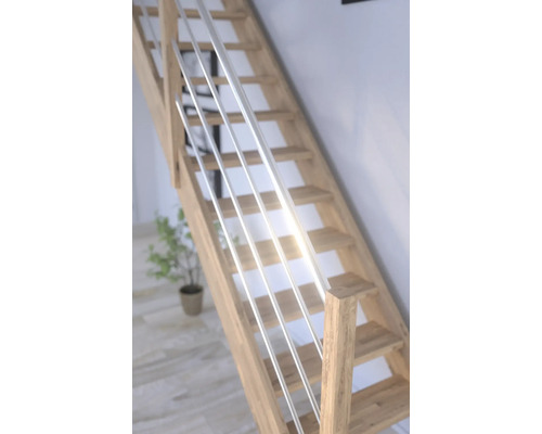 Trätrappa med räckesståndare