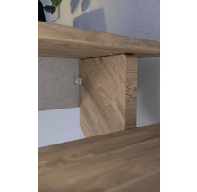 Detalj av en trätrappa med trappsteg