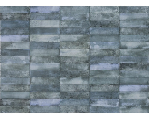 Kakelvägg med rektangulära plattor