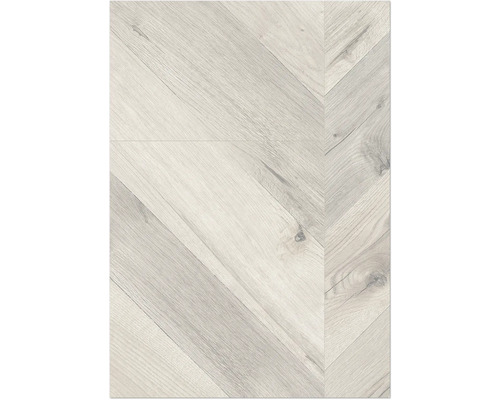 Läggning av ljus parkett i fiskbensmönster