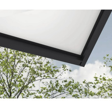 Detaljvy av ett terrassöverdrag med ram