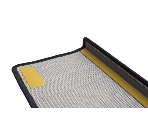 Trappsteg av matta med tejp för säker fastsättning