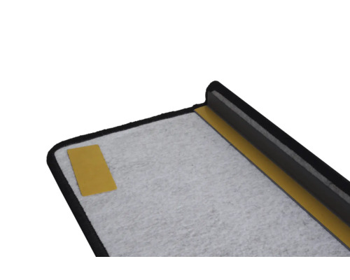 Detaljvy av en fönstertätning med tejp