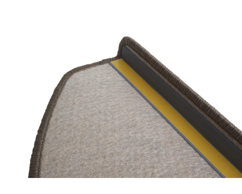 Detaljvy av en trappmatta med fästband