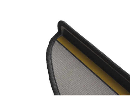 Detaljvy av trappsteg med matta