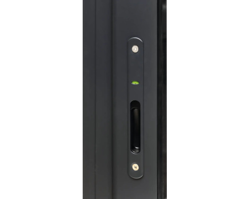 Detaljbild av ett dörrhandtag med låsmekanism