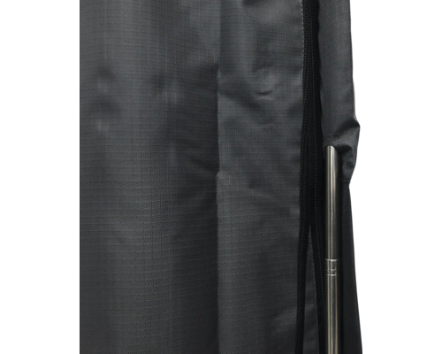 Detaljvy av ett skyddsfodral med dragkedja och metallstång