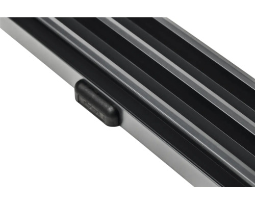 Detaljvy av en dörrmatta med räfflad profil