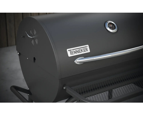 Detaljvy av en Tenneker rök med temperaturindikator och förvaringsgaller