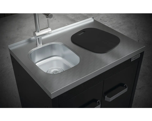 Trädgårdsdiskho med bänkskiva, diskbänksblandare och skärbräda