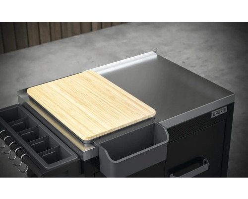 Tenneker utekök med skärbräda och redskapshållare