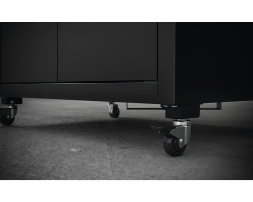 Hjul under ett skåp för enklare förflyttning