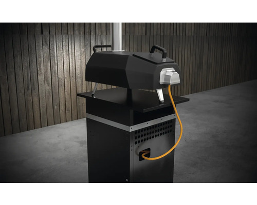 Pizza ugn med underrede och orange kabel