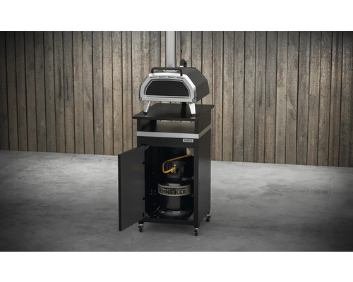 Gasoljuspizza på vagn med öppen dörr och gasflaska