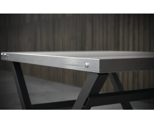 Bord med metallskiva och svart metallram