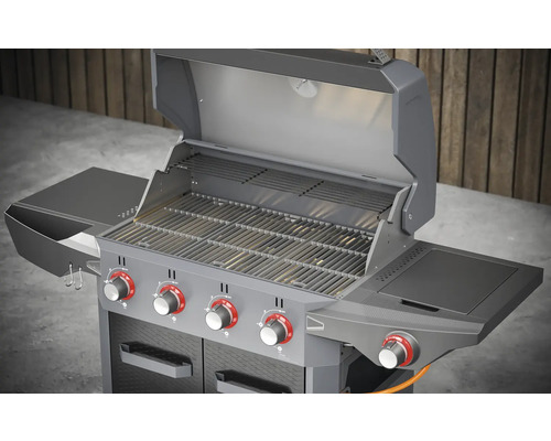 Gasolgrill med öppet lock och kontrollknappar