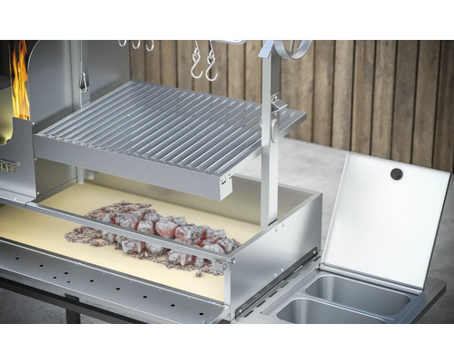 Grill med grillgaller, glöd och tillbehörskrokar