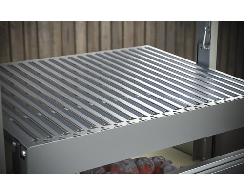 Grillgaller i metall över träkol