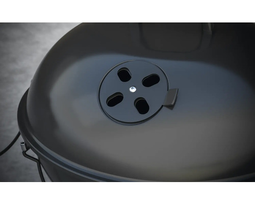 Detaljvy av en klotgrill med ventilationsspjäll på locket