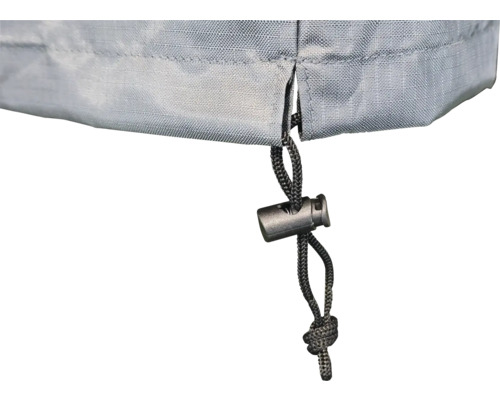 Detaljbild av ett skyddshölje med dragsko för trädgårdsmöbler