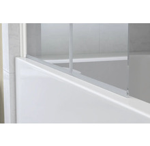 Detalj av badkarsvägg med glas