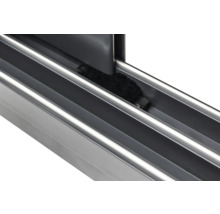 Detaljbild av aluminiumprofilen på en skjutdörr med tätning