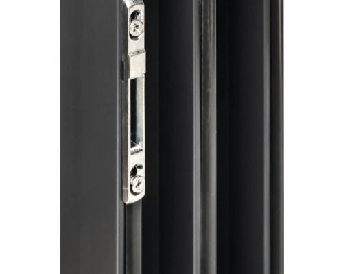 Närbild av ett fönsterlås med skruvar på ett fönster