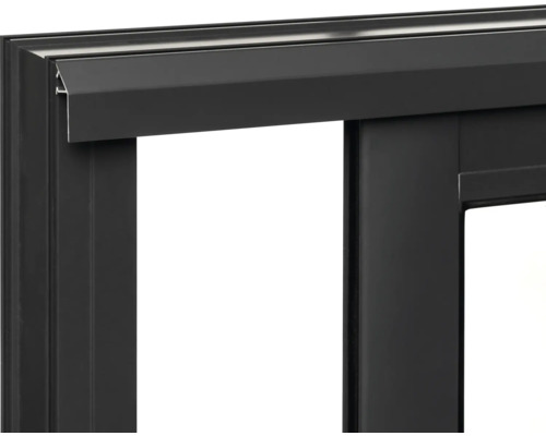 Detaljvy av en mörk fönsterkarm