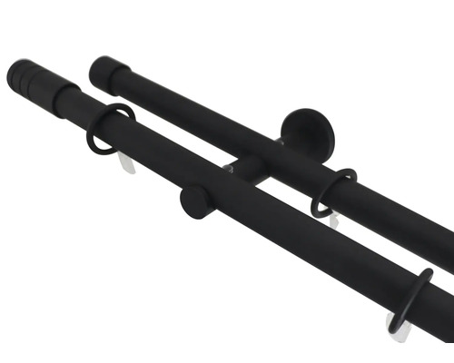 Dubbel gardinstång av metall med ringar och fäste