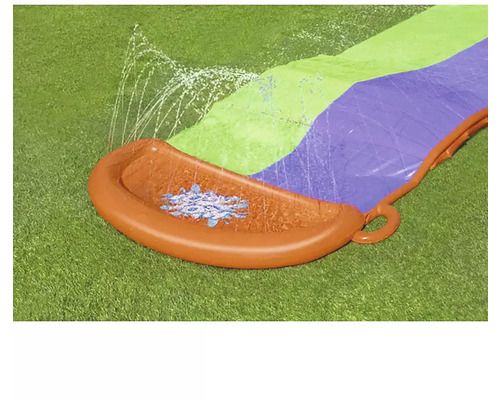 Vattenspridare för trädgården på gräsmatta