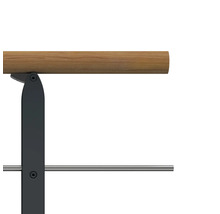 Detaljvy av ett handledarfäste med trähandtag och metallelement.