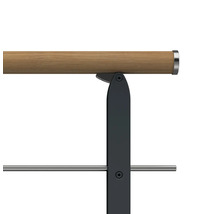 Detaljbild av en träräcke med fäste